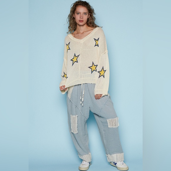 Lightweight V-Neck Star Print Sweater - POL - Picture 3 of 4